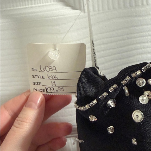 Elegant Black Beaded Halter Dress - Picture 4 of 4